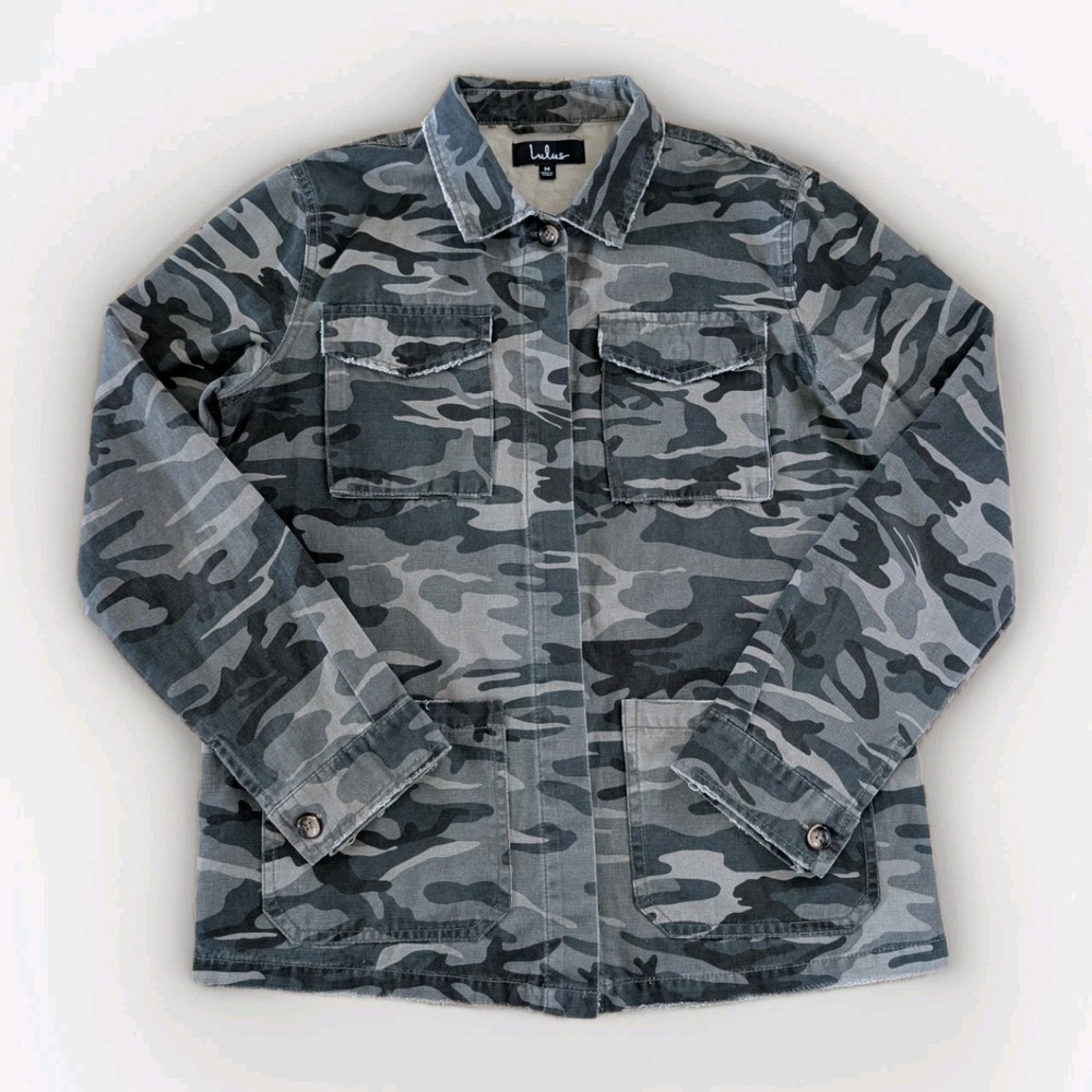 Lulus Camo Chore Jacket Shacket Lightweight Distressed Long Sleeve Womens Medium